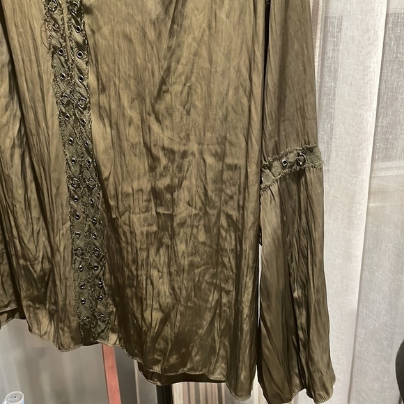 ramy brook bell sleeve eyelet blouse v neck L 💫 - Picture 6 of 6